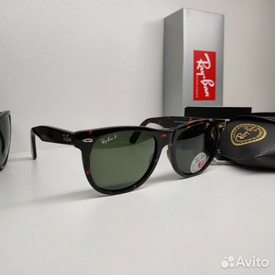 Солнцезащитные очки Ray-Ban Wayfarer
