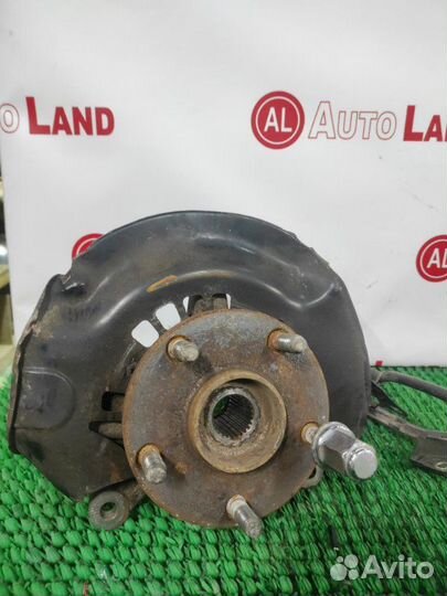 Ступица передняя правая Toyota Noah AZR60