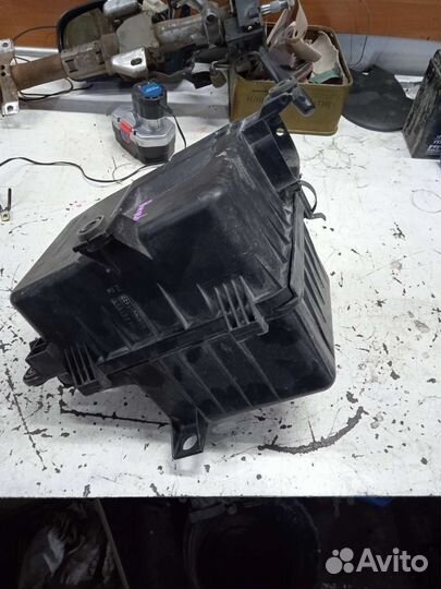 Корпус воздушного фильтра mitsubishi chariot grand