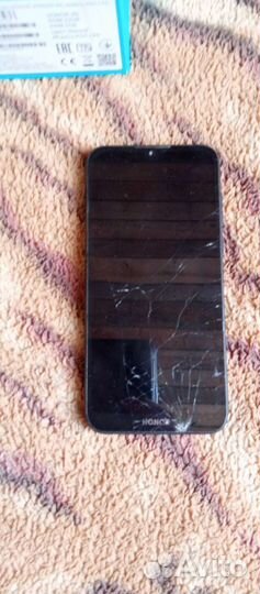 Honor 8s 2/32gb с чëрныйм чехлом