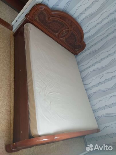 Спальный гарнитур