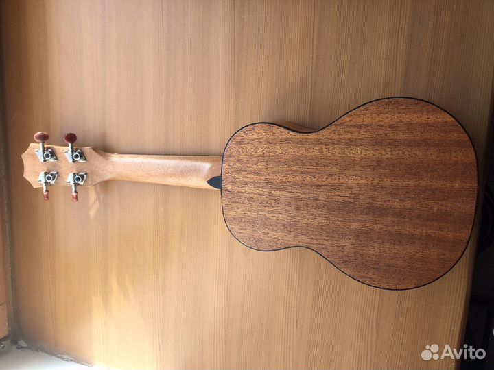 Укулеле tom tuc 200