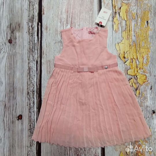 Платье на девочку новое 110