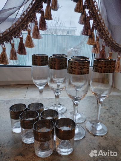 Набор бокалов и рюмок