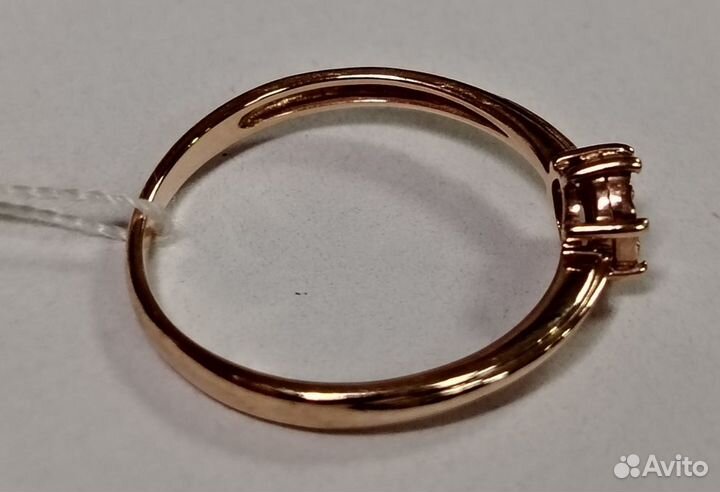 Кольцо с природным камнем Золото