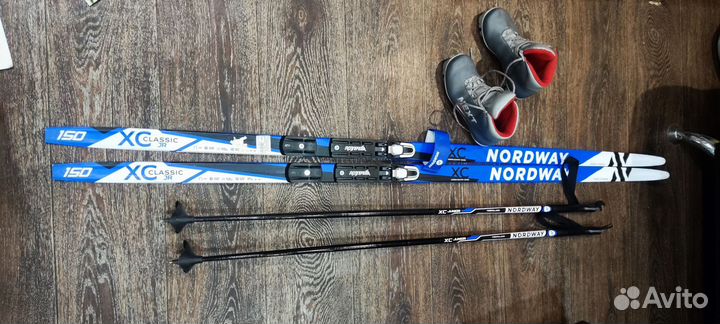 Лыжи беговые с палками, лыжные ботинки