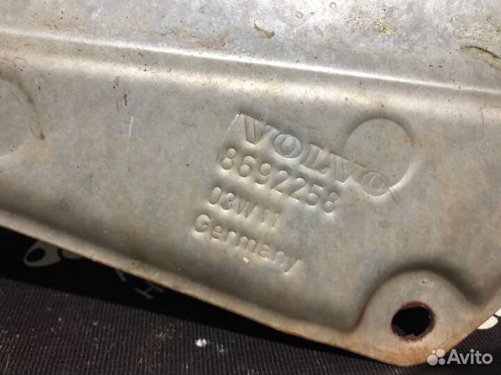 Тепловой экран Volvo S60 2.5L B5254T2 2003