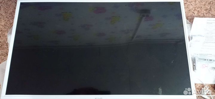 Телевизор smart tv 32 дюйма Kivi на запчасти