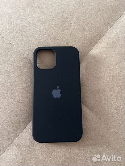 Чехлы на iPhone 11 и 12