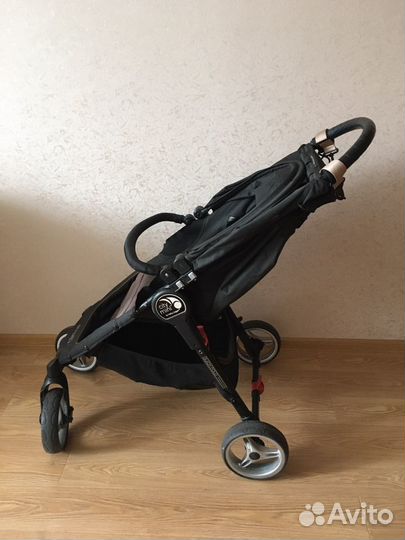Коляска прогулочная