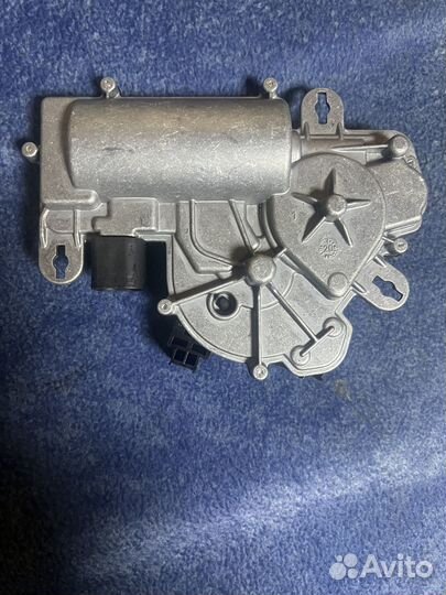 Новый доводчик двери багажника VW 3G0827887B