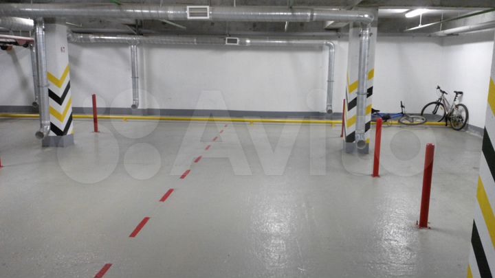 Машиноместо, > 30 м²