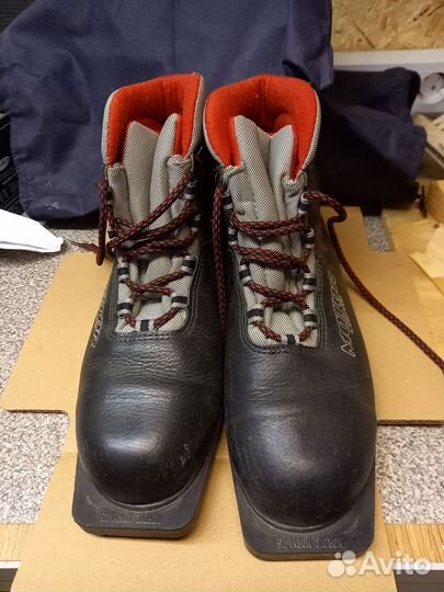 Лыжные ботинки классические