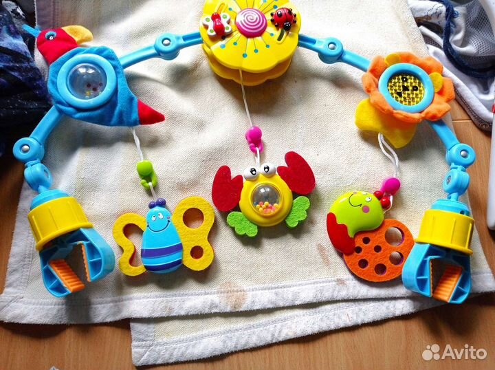 Дуга с игрушками