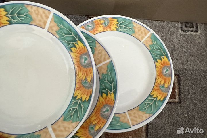 Набор тарелок новый с подсолнухами