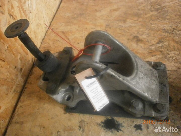 Кронштейн кабины L/R FH12/13 Volvo 20456129