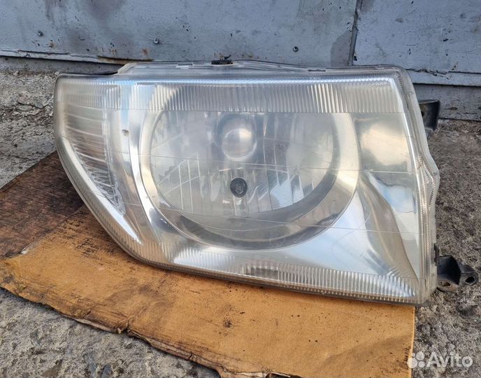 Правая фара Pajero IO