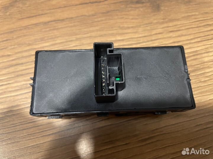 Блок управления стеклоподъемниками Octavia a7