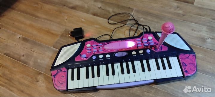 Синтезатор детский с микрофоном от сети и батарейк