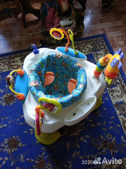 Развивающий столик-прыгунки