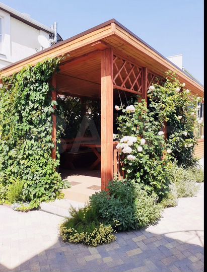 Дом 218 м² на участке 8 сот.