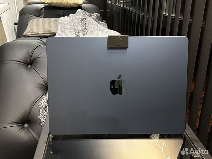 Крепление для iPhone на Macbook