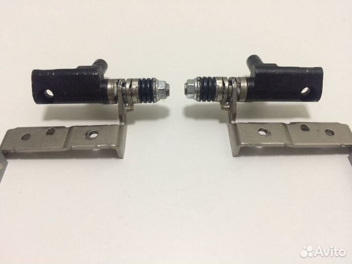 Петли матрицы ноутбука DNS B7111