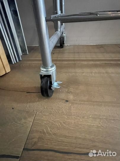 Вешало напольное на колесах