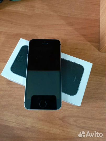 Телефон iPhone se 2016