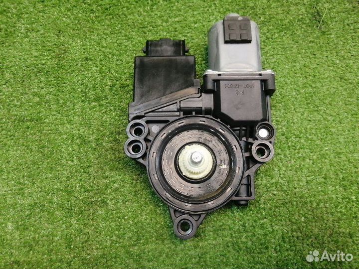 Мотор стеклоподъемника задний правый Hyundai Santa