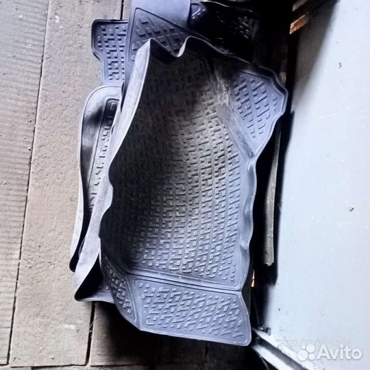 Автомобильные коврики резиновые