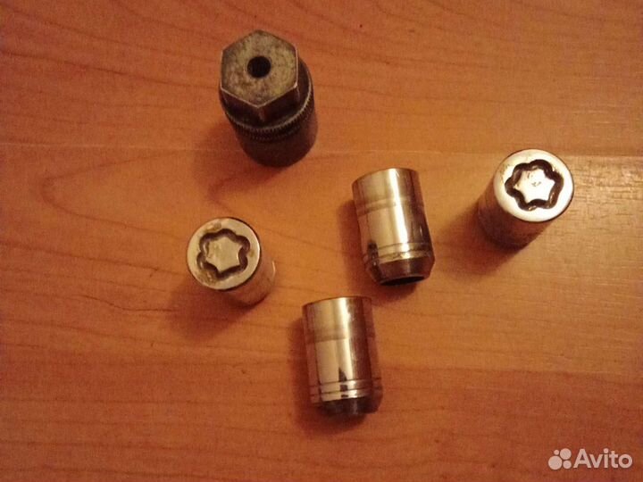 Гайки Комплект секретных McGard patent 4664COO