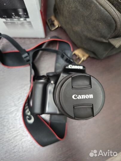 Продам зеркальный фотоаппарат Canon EOS 1100D