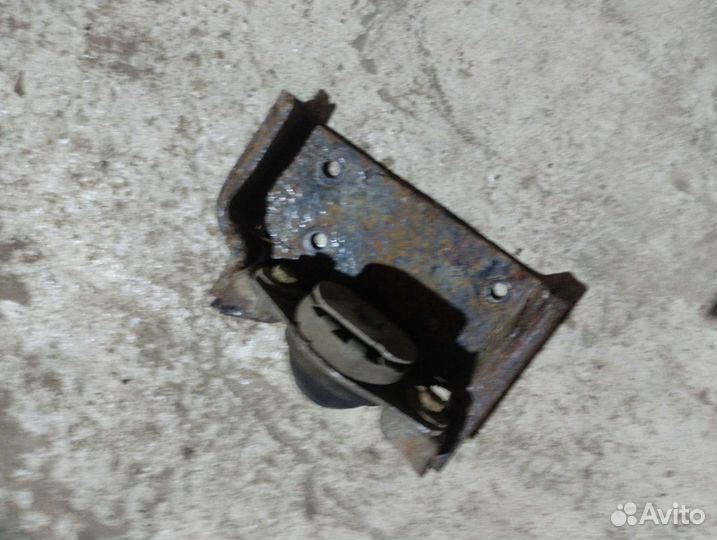 Опора/ крепление/ кронштейн двигателя fiat albea