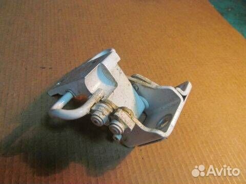 Петля двери задней правой нижняя Audi Q7