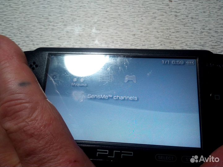 PSP E-1008 на з/части, флешка, блок питания
