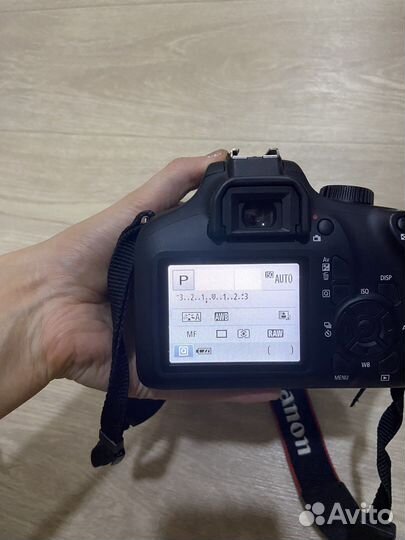 Зеркальный фотоаппарат canon eos 4000D