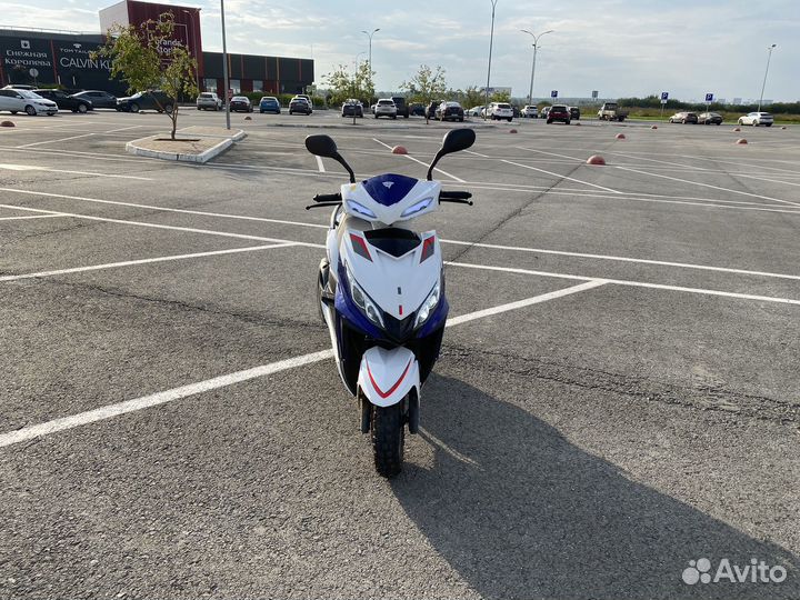 Скутер Vento City