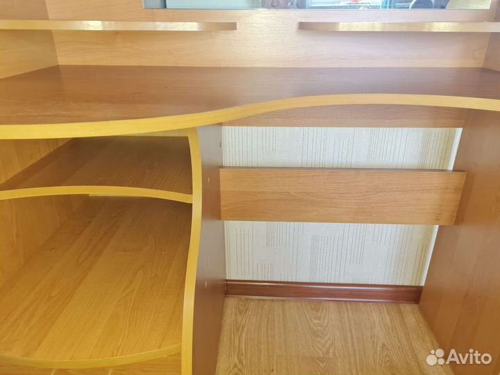 Трюмо с зеркалом