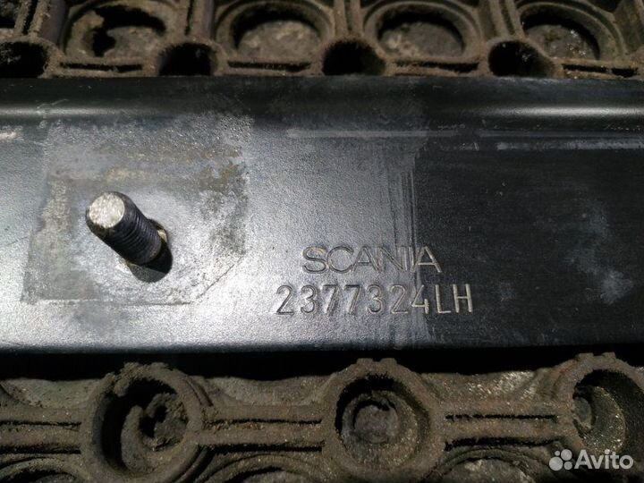 Кронштейн радиатора левый Scania P8X400 самосвал