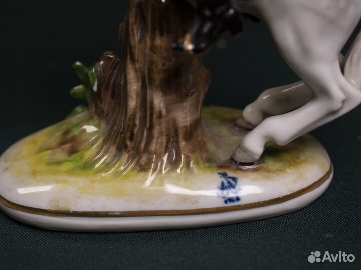 Фарфоровая статуэтка 