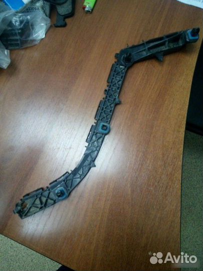 Кронштейн бампера задний правый Toyota Land