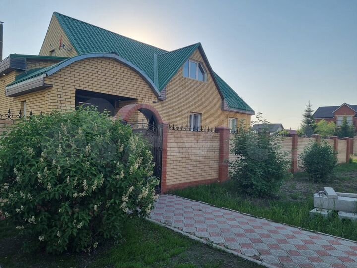 Коттедж 207 м² на участке 12 сот.