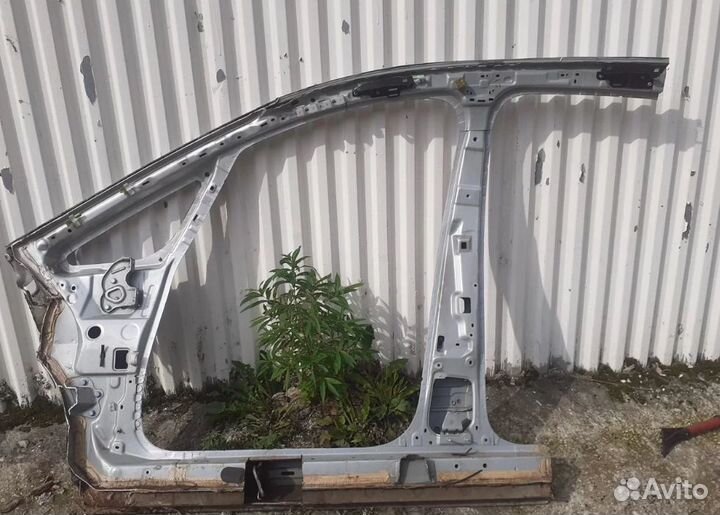 Боковина правая Mitsubishi Colt Z30