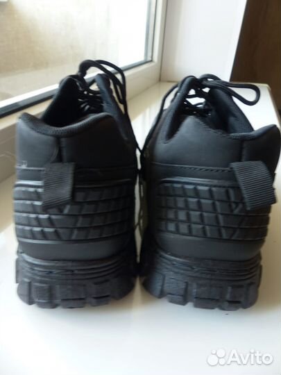 Новые кроссовки 42 размера