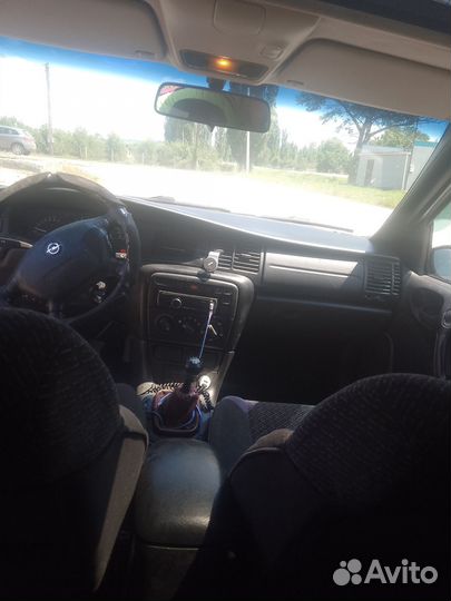 Opel Vectra 1.8 МТ, 1996, 335 000 км