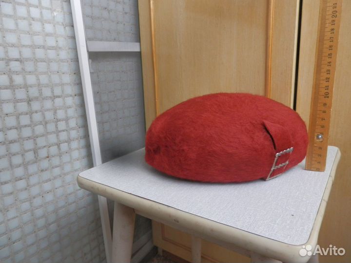 Женский берет 60х годов