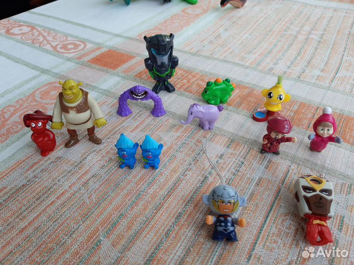 Тролли, киндер сюрприз, миньоны, звёздные войны