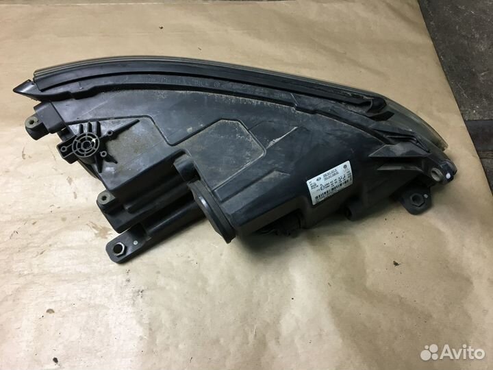 Фара левая Volkswagen Tiguan 08-11