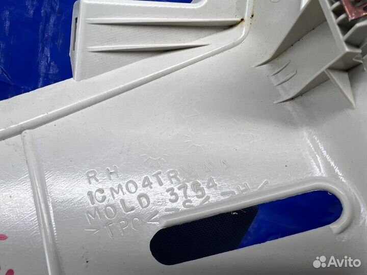 Обшивка задней стойки под окно Dodge Caliber